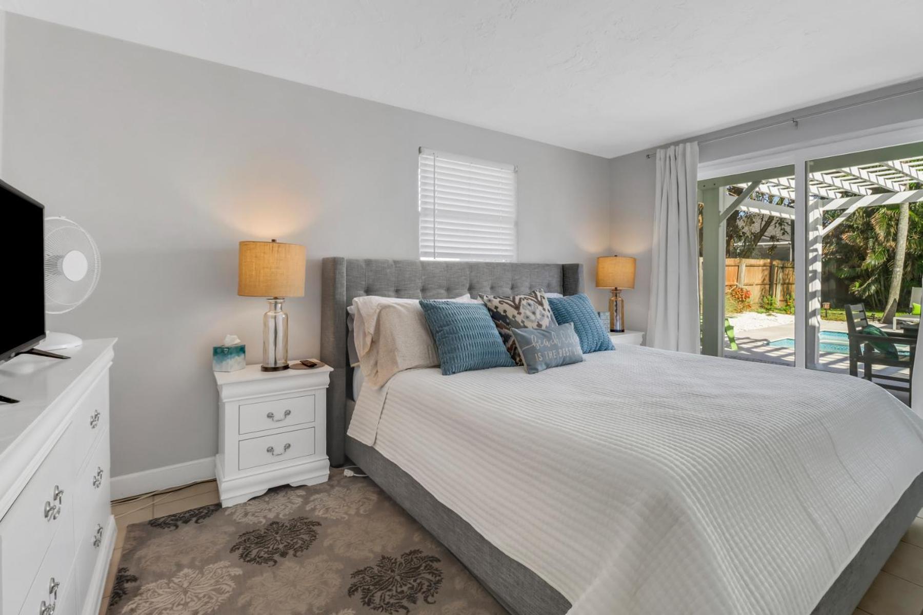 Little Beach House W/ Pool&Spa - 5 Minutes To Vanderbilt Beach North North Naples Eksteriør bilde