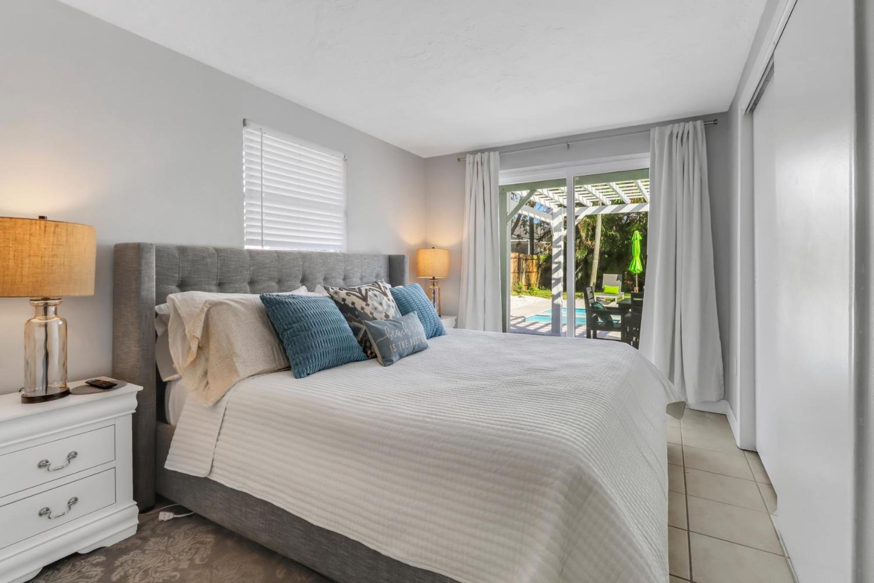 Little Beach House W/ Pool&Spa - 5 Minutes To Vanderbilt Beach North North Naples Eksteriør bilde