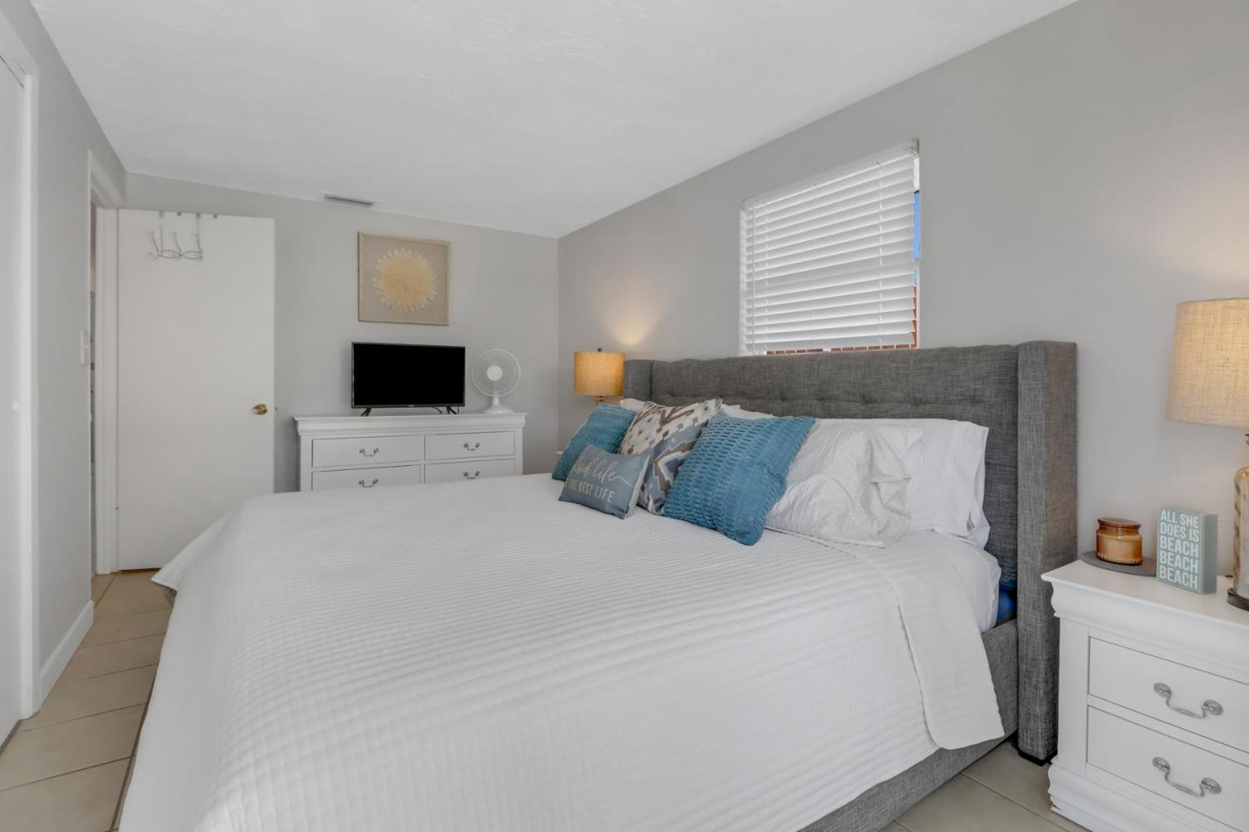 Little Beach House W/ Pool&Spa - 5 Minutes To Vanderbilt Beach North North Naples Eksteriør bilde
